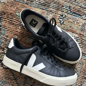 Veja Campo Sneakers in black